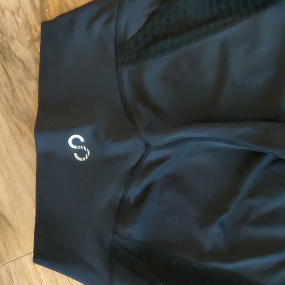 EUC CNC Black leggings with Striped Mesh Pockets - Picture 4 of 6